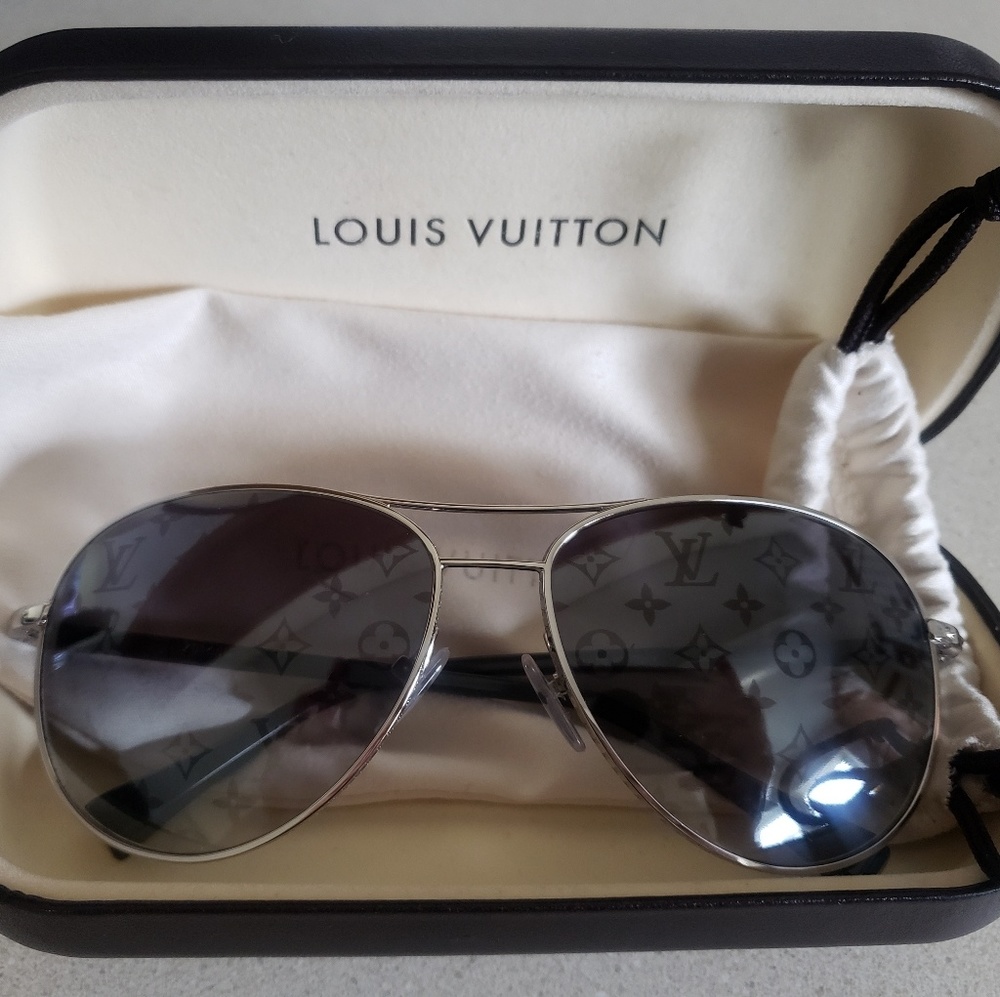 SOLD EBAY Louis Vuitton Conspiration Pilote Z0165U